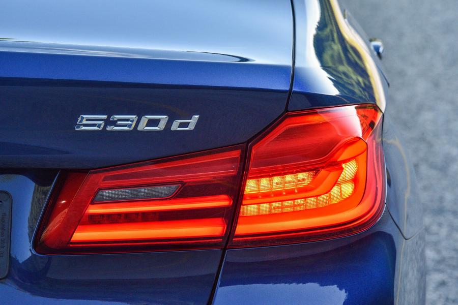 Логотип BMW 530d Sedan M Sport 2017 года  (ZA) (фото 33 из 40)